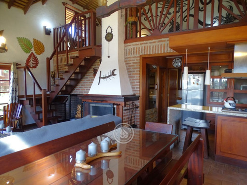 Las Caídas Del Diablo En Punta Del Diablo