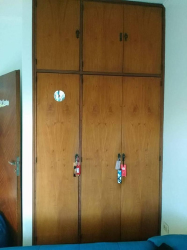 En Venta Hermosa Casa 4 Ambientes Con Cochera 2 Autos, Fondo Libre Y Quincho En Wilde Centro.