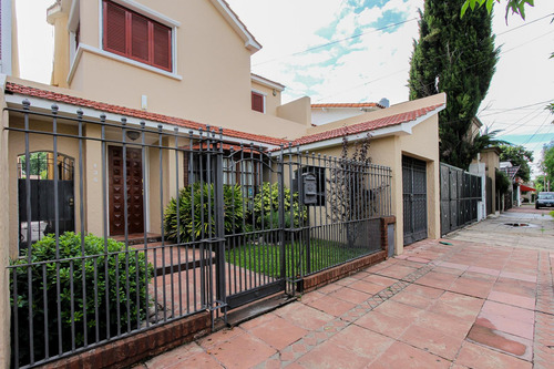 Venta De Casa 5 Ambientes Con Piscina En Haedo Sur