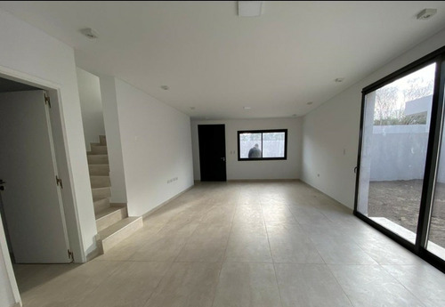 Imagen 2 de 8 de Villa Belgrano - Blas Pascal 6122 - Duplex En Venta