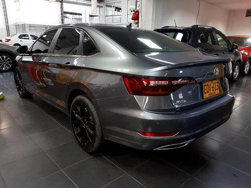 Volkswagen Jetta Sportline Automatico 4x2 Gasolina