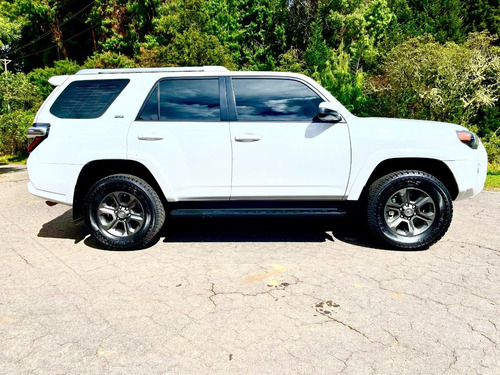 Imagen 3 de 8 de Toyota 4 Runner