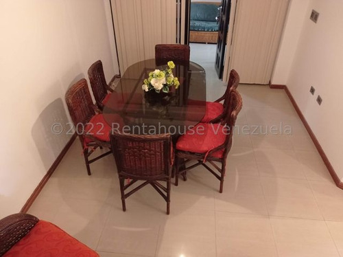 Rz Vende Rz Vende Townhouse Espacioso En Zona Tranquila Con Fácil Acceso A Tus Tiendas Favoritas. 23-16997 Jun30