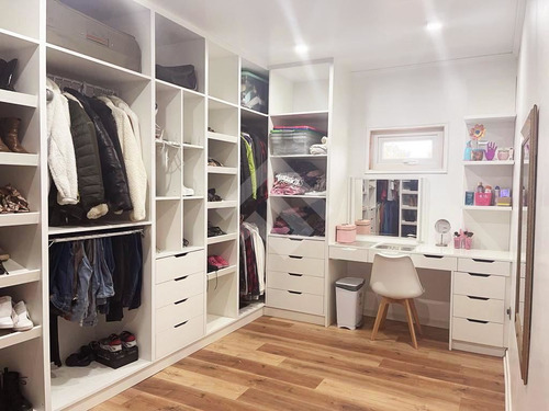 Casa En Venta De 7 Dorm. En Concón