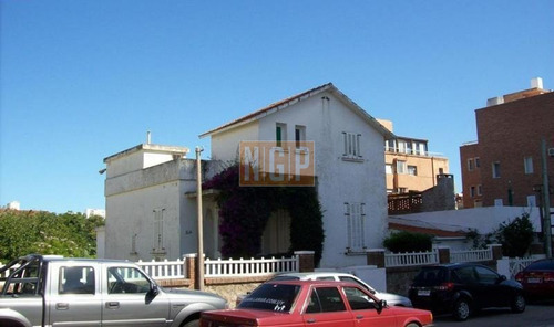 Imagen 1 de 12 de Chalet En La Peninsula Con Terreno De 1605 Mts2.