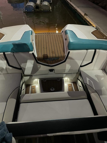 Imagen 8 de 14 de Lancha De Wakeboard Wakesurf Nautique G21 Coastal Edition
