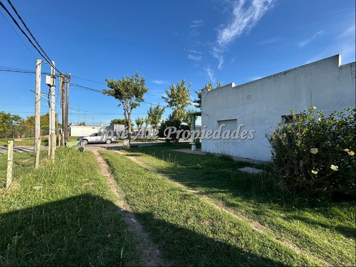 En Venta Casa De 3 Dormitorios, Colonia Miguelete, Colonia