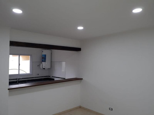 Ph En Venta De Tres Ambientes En Castelar