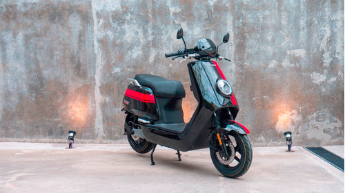 Imagen 4 de 16 de Moto Electrica Scooter Nuuv Ngt Bosch Litio Panasonic