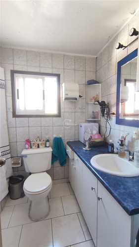 2 Pisos, Pareada Por Ambos Lados. 3 Dorm. En La Reina