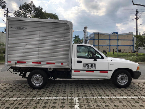 Imagen 9 de 10 de Toyota Hilux Cc 2400 Mecánica 4x2 Furgón Carga Seca