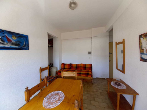 Venta Depto 2 Amb En Zona Centro De Santa Teresita, Amoblado