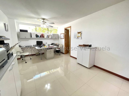 Se Ofrece En Alquiler Extraordinaria Y Hermosa Casa Quinta Ubicada En Lomas De La Lagunita