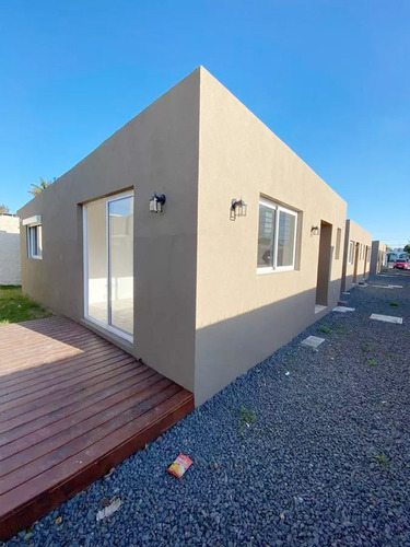 Venta Casa Lagomar, Ciudad De La Costa. 1 Dormitorio Con Renta, Jardin, Parrillero Y Cochera.