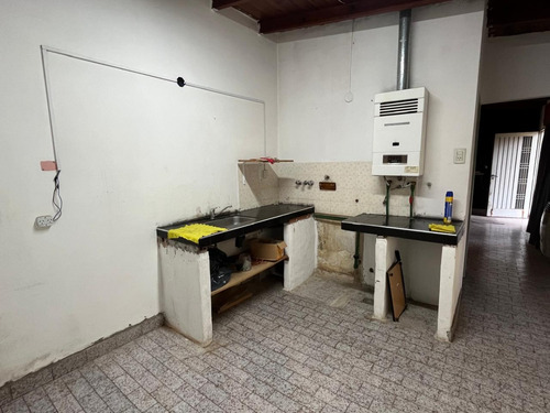 Excelente Chalet De Dos Dorm. Sobre Amplio Lote