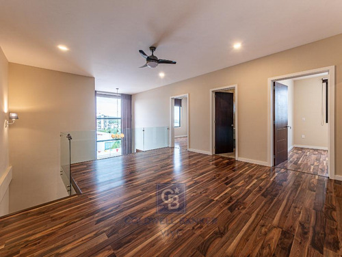 Casa En Venta En Colonia Santa Rosa De Jauregui, Querétaro, Querétaro