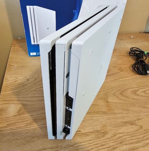 Sony Playstation 4 Pro 1tb Glacier White Boxed 2 Control
