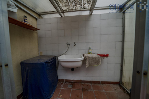 Duplex De 4 Ambientes Quincho, Jardin Y Cochera Para 2 Autos