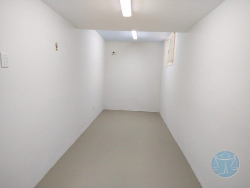 Imagem 10 de 15 de Ponto Comercial No Tirol - V-11595