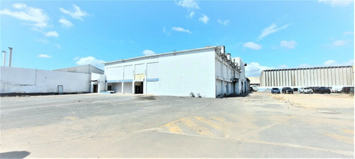 Alquilo Nave Zona Industrial Herrera,  4,989 M2 En 3 Niveles