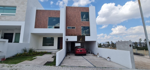 Imagen 1 de 19 de Estrena Casa De 4 Recamaras Y Roof Garden En Juriquilla, Querétaro