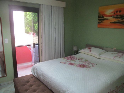 Casa À Venda Na Rua 252 , Meia Praia, Itapema - Sc - Liv-12482