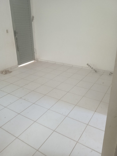 Vendo Ap ,com 2 Quartos,sala, Cozinha E 1 Banheiro.