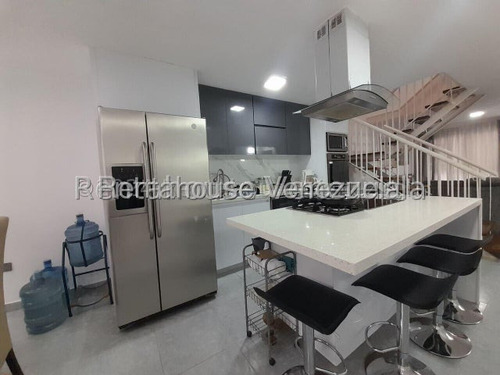 Amplia Casa Maritza Lucena Vende Al Este De Barquisimeto.