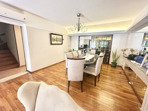Venta De Hermosa Casa En Parque Chacabuco
