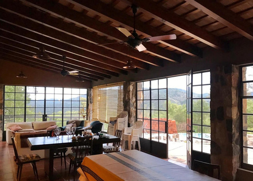 Casa Quinta En Venta - 3 Dormitorios 3 Baños - Córdoba