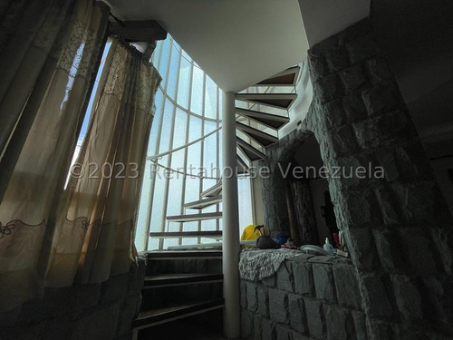 Hermoso Pent-house A La Venta En Montalban Iii #25-13788 Josmary Sanjuan