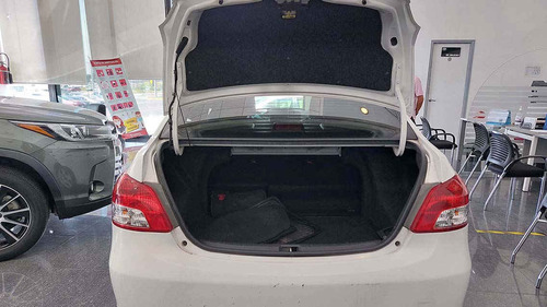 Imagen 5 de 9 de Toyota - Yaris 2015