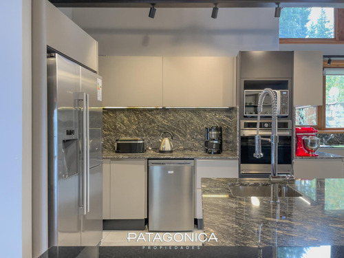 Venta- Unica E Impactante, Casa 5 Amb, Costa De Lago C/amenities, Villa La Angostura