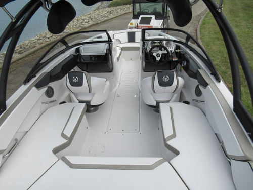 Imagen 8 de 12 de Scarab 215