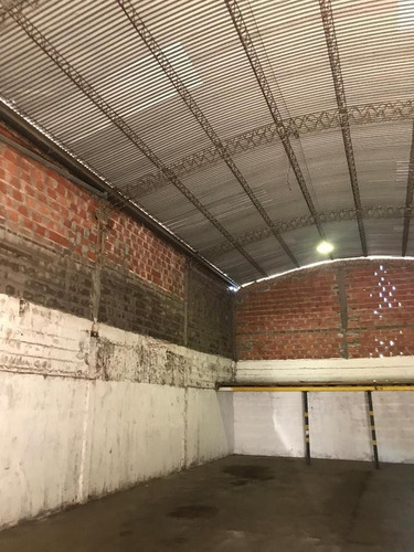 Imagen 4 de 4 de Galpón - Larrea Y Empalme Graneros