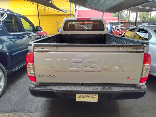 Imagen 6 de 8 de Nissan Np300 2020 2.5 Pick-up Dh Aa Pack Seg Mt