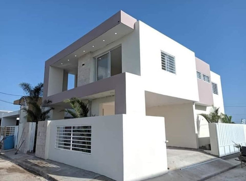 Casa De 2 Niveles Ubicada En Don Juan 2, La Romana