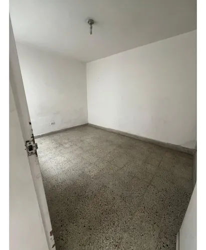 Edificación De 3 Pisos Para La Venta En Laureles