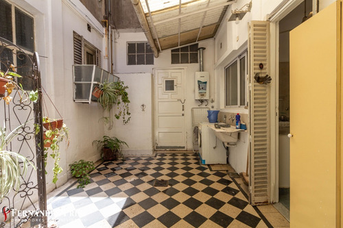Imagen 20 de 24 de Ph Con Patio Y Entrada Independiente En Caballito | No Paga Expensas