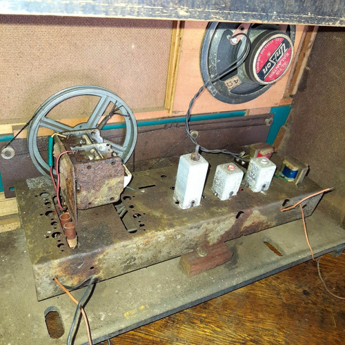 Imagem 7 de 10 de Rádio Madeira Antigo Montreal Não Funciona Decorativo