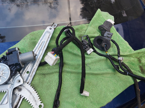 Motor Elevador Vidrio Trasero Izquierdo Versa 2020 (Usado)