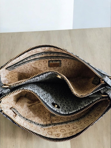 Bolsa Guess Sg918676 Gris Grabada Crossbody Original Dama