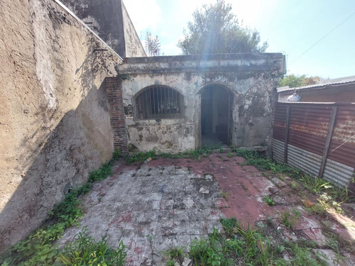 Venta De Terreno Ubicado En Calle Pellegrini 2000