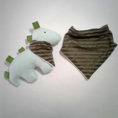 Muñeco Apego Con Babero Bandana Verde