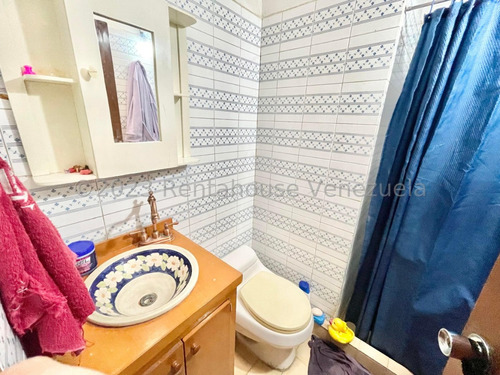 César Bullones Vende Cómodo Apartamento En Cabudare Centro, Lara 24-9311