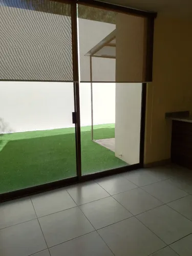 En Venta Casa En Puerta De Piedra, Equipada, Jardín, 3 Recamaras, Alberca
