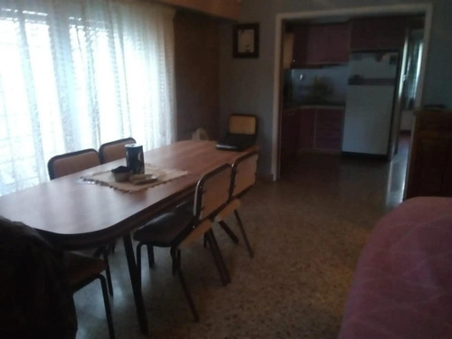 Casa En Venta - 2 Dormitorios 1 Baño - Cochera - 84,75mts2 - Morón