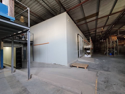 Se Vende Practico Galpón Ubicado Estratégicamente En La Zona Industrial La Naya De Baruta, A Solo 5 Minutos De Las Mercedes. 980 Mts Para Poner A Producir Tu Negocio.