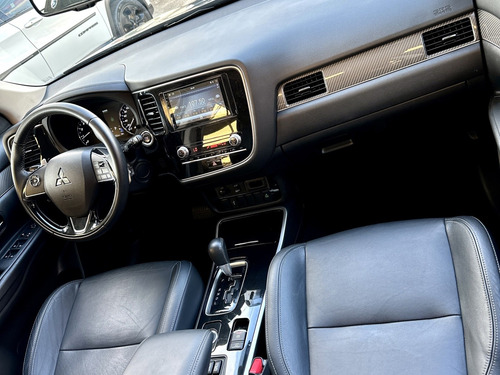 Mitsubishi Outlander 3.0 MIVEC V6 GASOLINA HPE-S AWD AUTOMÁTICO