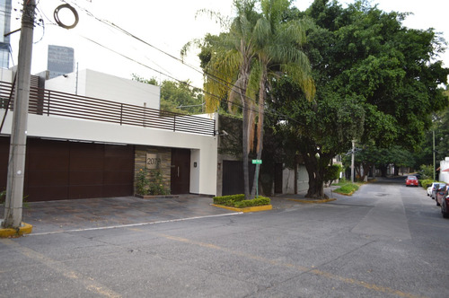 Ubicadísima Residencia En Country Club